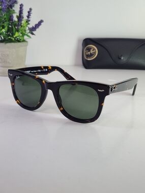 Ray-Ban Wayfarer Classic Sunglasses, Tortoise, G-15 Green Lenses, Made in Italy.